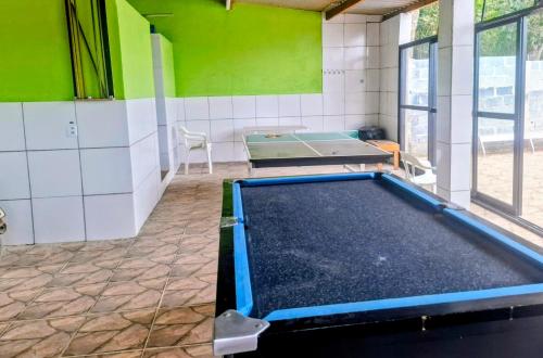 a room with a pool table in a room at Chacara Rancho da Cris in Ibiúna