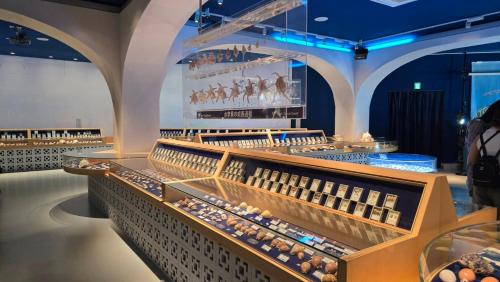 a bakery with many different types of pastries on display at CODE ROOMS OKINAWA 今帰仁の貸切宿 BBQと自然を満喫 美ら海水族館 ジャングリア沖縄まで車で20分 最大7名ok in Nakijin