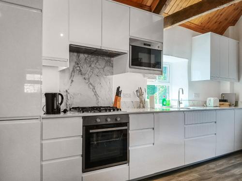 Kuchyň nebo kuchyňský kout v ubytování Felbrook Cottage