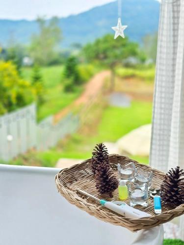 Pemandangan gunung umum atau pemandangan gunung yang diambil dari resort