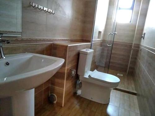 Phòng tắm tại Kahawa Tranquil Apartment