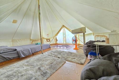 Katil atau katil-katil dalam bilik di View Khao Camping - วิวเขาแคมป์ปิ้ง เขาค้อ
