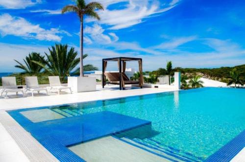 Enjoy & Relax - Beach & Pool