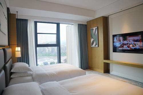 Ένα ή περισσότερα κρεβάτια σε δωμάτιο στο DoubleTree By Hilton Ya'An