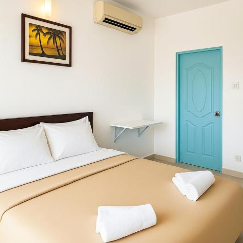 a bedroom with a bed with a blue door at 1 bhk Home Palolem Beach in Canacona