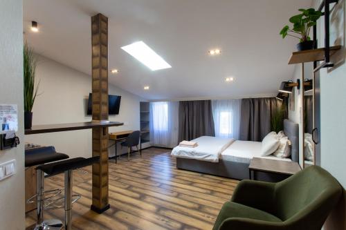 a hotel room with a bed and a desk at Сучасна квартира в центрі на Харківській набережній 3-2 in Kharkiv