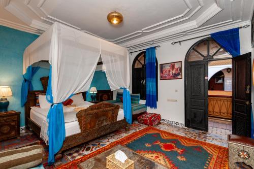 Ein Sitzbereich in der Unterkunft Riad Losra