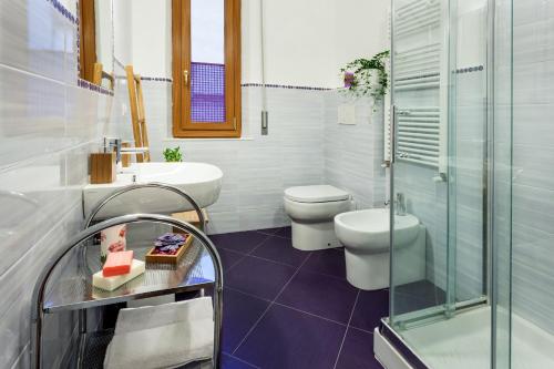 Et badeværelse på Residenza Orizzonte Blu