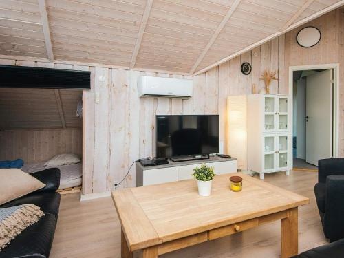 a living room with a table and a tv at Luxury Lakeside Retreat - By Traum Ferienwohnungen in Ansager