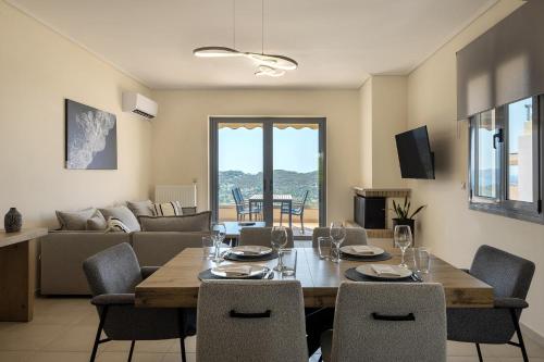 TV a/nebo společenská místnost v ubytování Saronida Hilltop Sea Breeze