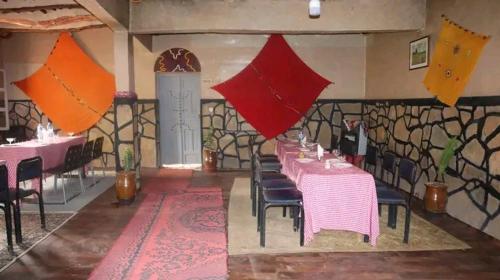 Un restaurant u otro lugar para comer en Happy nomade