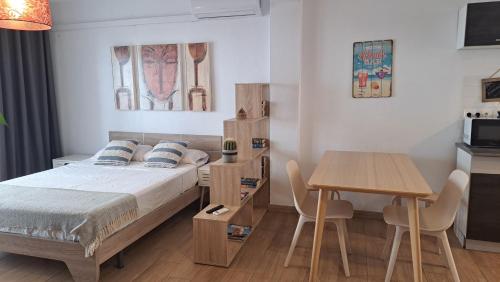 Studio Cervantes - 100m Beach & City Center