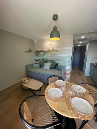 La dolce vita, climatisé , parking, piscine 1 chambre