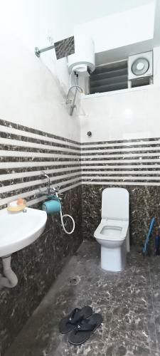 Koupelna v ubytování 2BHK Apartment Close to Airport and City Center