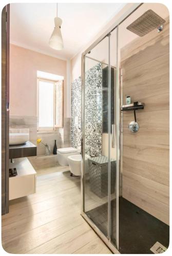 a bathroom with a glass shower and a toilet at Confortable in Trapani