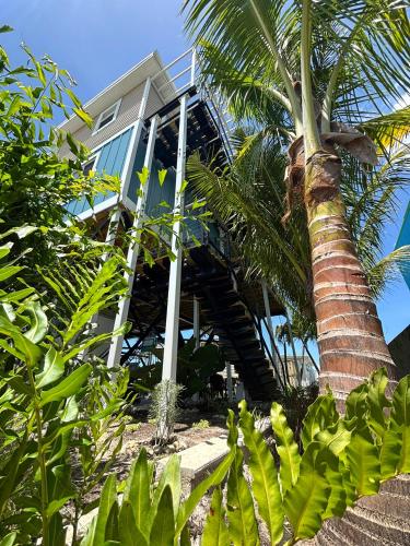 Charming suite with private deck Downtown FMBにある庭
