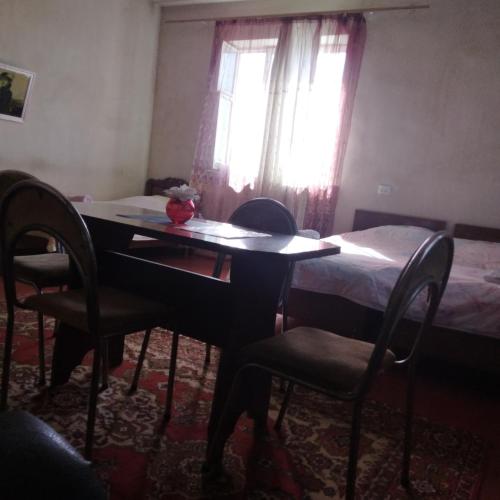 Ein Bett oder Betten in einem Zimmer der Unterkunft Shushan GUEST HOUSE