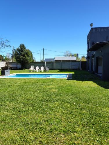 a large yard with a swimming pool and grass at Casa Quinta La Bachi in Arturo SeguÃ­