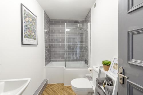 Koupelna v ubytování The Penthouses, 8 Albion Mews