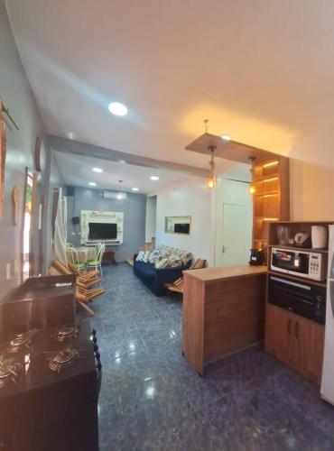 a large living room with a couch and a kitchen at Hospedaje Rural León in Encarnación