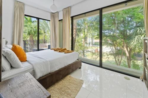 Llit o llits en una habitació de Villa Retro Luxe