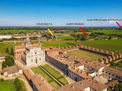 an aerial view of windsor castle and its surrounds at MUSEO GAR-AgriHotel in Certosa di Pavia