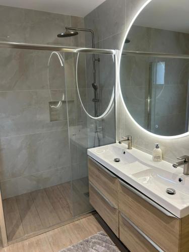 Ένα μπάνιο στο Villa cosy 6 couchages