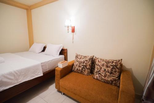 Ένα ή περισσότερα κρεβάτια σε δωμάτιο στο Natalia Homestay Ruteng