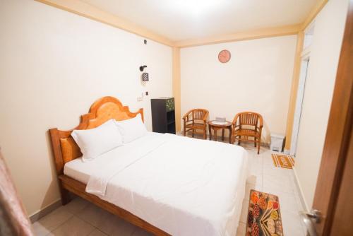 Ένα ή περισσότερα κρεβάτια σε δωμάτιο στο Natalia Homestay Ruteng