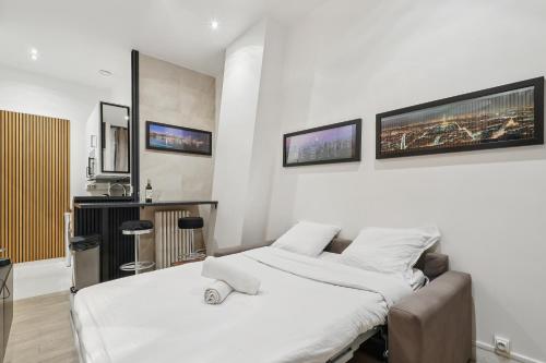 Nice flat close to Arc de Triomphe