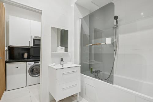 Nice flat close to Arc de Triomphe