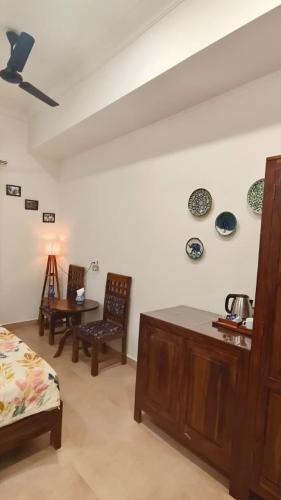 a bedroom with a bed and a table and chairs at Umaid Niwas Homestay in Jaipur