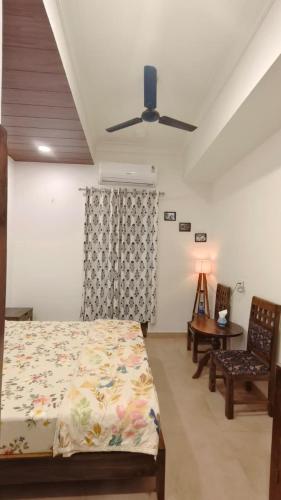 a bedroom with a bed and a ceiling fan at Umaid Niwas Homestay in Jaipur
