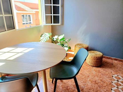 a dining room with a wooden table and chairs at Guesthouse El arca de Noé in Pozo Izquierdo