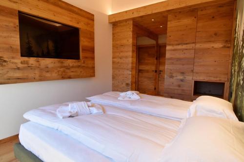 Letto o letti in una camera di BRENTA ALTA ALPINE LODGE MhD