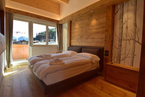 Letto o letti in una camera di BRENTA ALTA ALPINE LODGE MhD