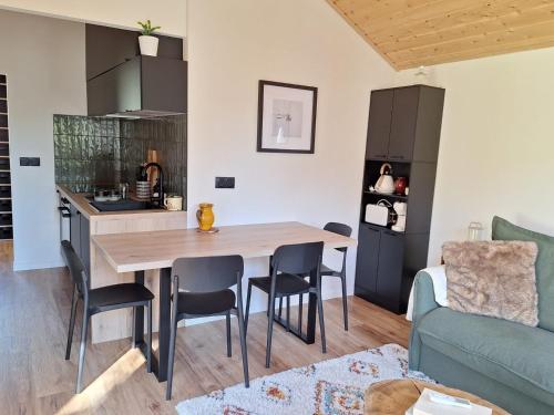 Kuchyň nebo kuchyňský kout v ubytování Le chalet Madrier