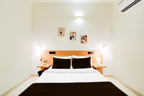 Katil atau katil-katil dalam bilik di Super Townhouse Casa Grand Miyapur