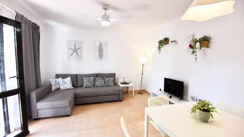 TV a/nebo společenská místnost v ubytování Book Jet - OASIS CORRALEJO maxi-pool !renovated!