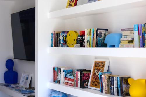 Perpustakaan di aparthotel ini