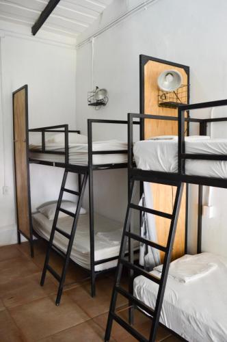 a group of bunk beds in a room at ESO Santa Teresa in Santa Teresa Beach