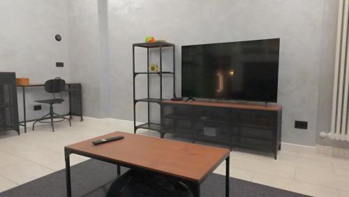 TV a/nebo společenská místnost v ubytování Loftino19