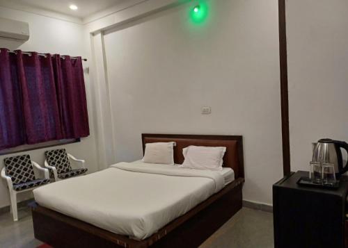 Ένα ή περισσότερα κρεβάτια σε δωμάτιο στο Homestay Chittor Inn