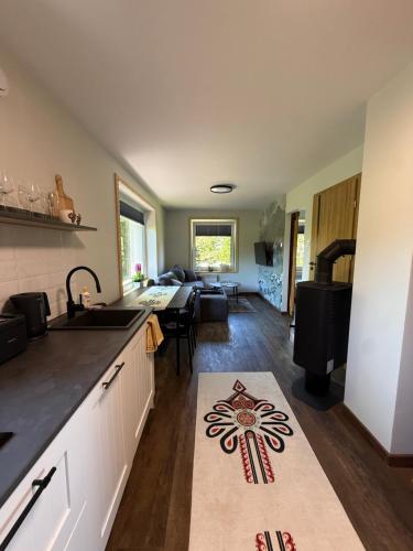 Кухня или мини-кухня в Piękne apartamenty z widokiem na góry ,Sauna, kominek, darmowy parking , 5km do Zakopanego
