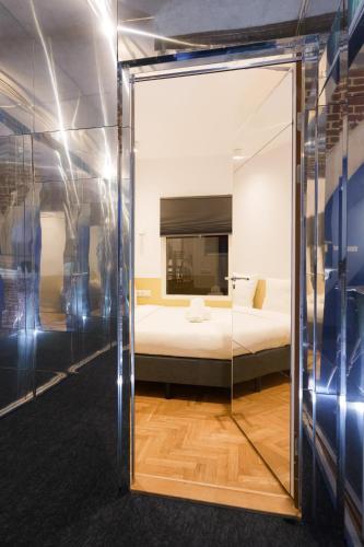 Postel nebo postele na pokoji v ubytování Hotel Not Hotel Amsterdam