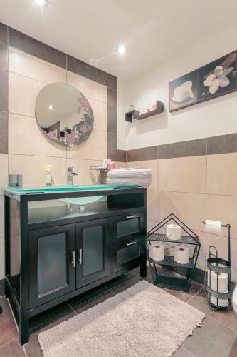 a bathroom with a sink and a mirror at Cozy 2 bedroom close to downtown in Montreal