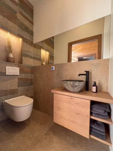 a bathroom with a sink and a toilet at Lodge am Wasser in Yspertal