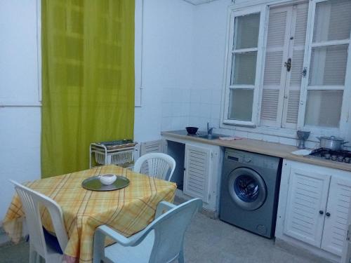 Η κουζίνα ή μικρή κουζίνα στο chez chaima