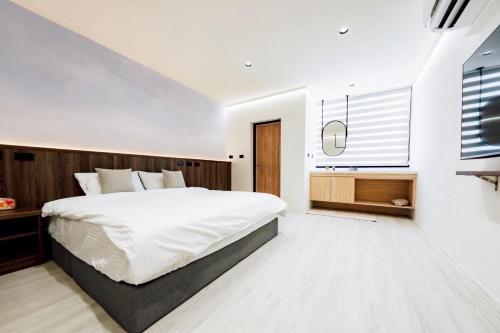 Ein Bett oder Betten in einem Zimmer der Unterkunft Zhuzhu Light Hotel