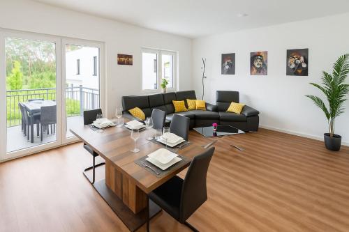 a living room with a table and a couch at Wohnen am See in Zernsdorf